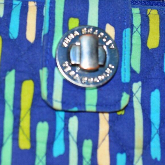 Vera Bradley Retired Katalina Showers Turn Lock Zip Around Organizer Wallet - Picture 3 of 6